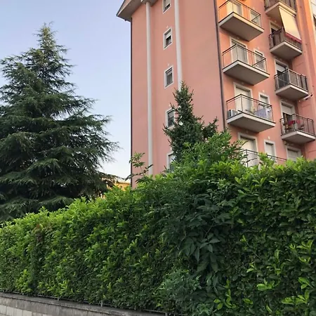 Casti - Appartamento Mm3 Comasina Milan Exterior photo